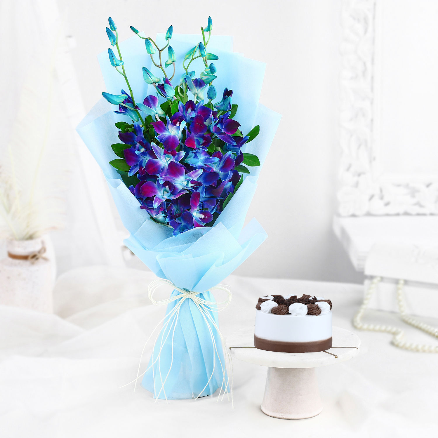 azure-symphony-bouquet-n-bento-cake_1.jpg