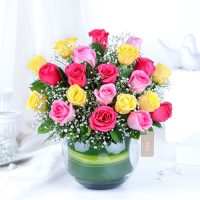blissful-mixed-roses-glass-vase-arrangement_1.jpg