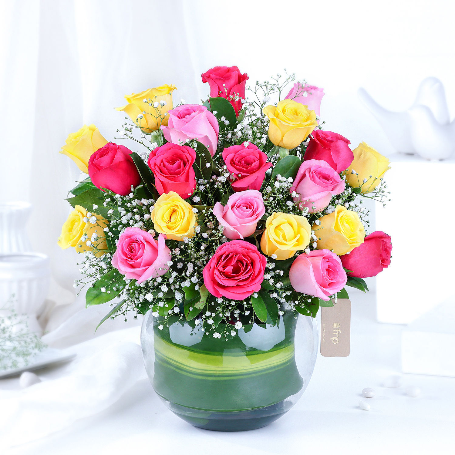 blissful-mixed-roses-glass-vase-arrangement_1.jpg