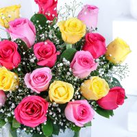 blissful-mixed-roses-glass-vase-arrangement_3.jpg