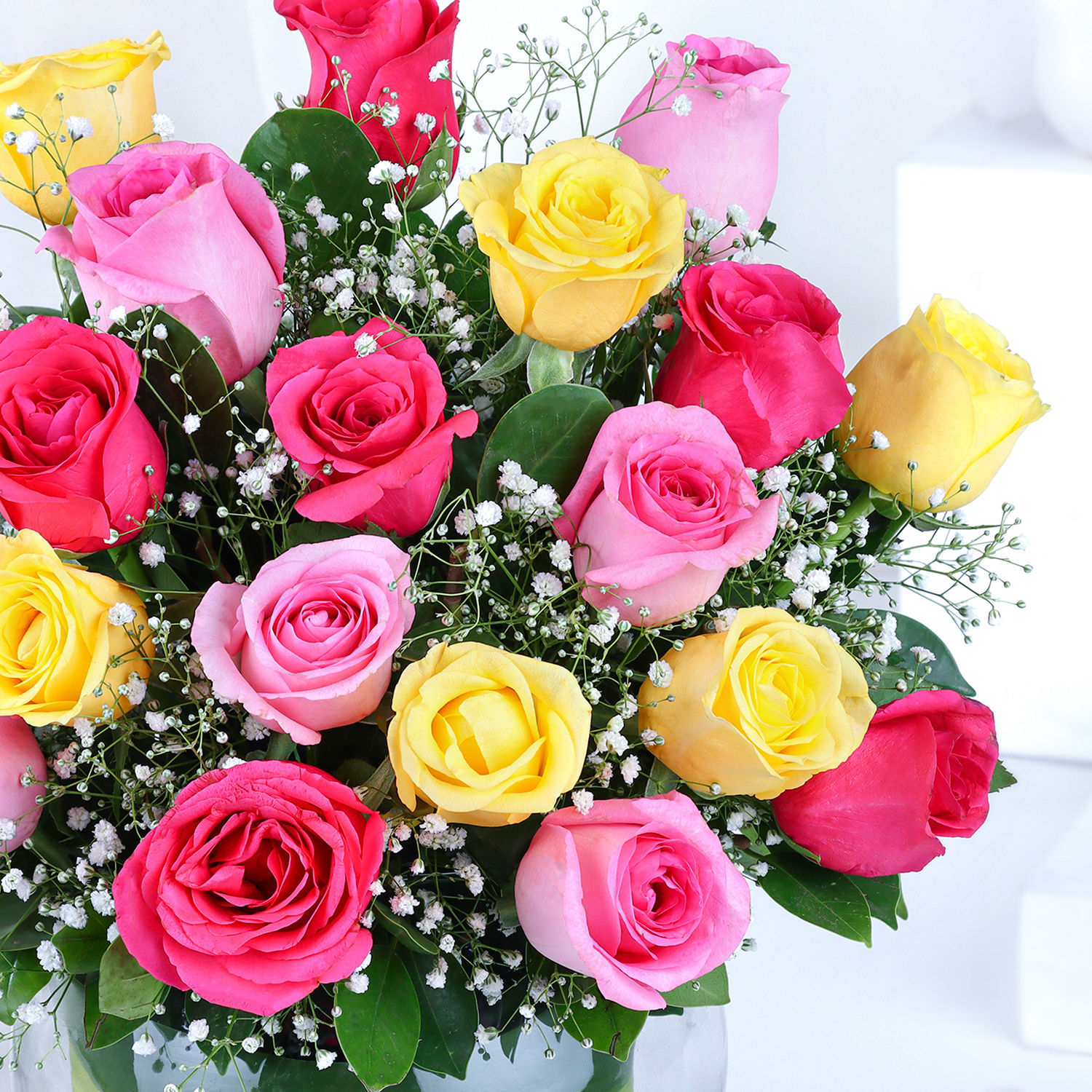 blissful-mixed-roses-glass-vase-arrangement_3.jpg