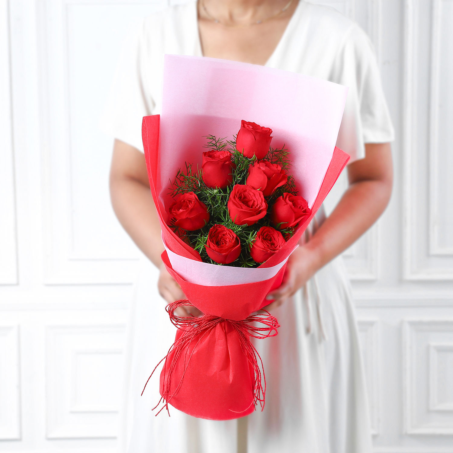 bouquet-of-8-royal-red-roses_4.jpg