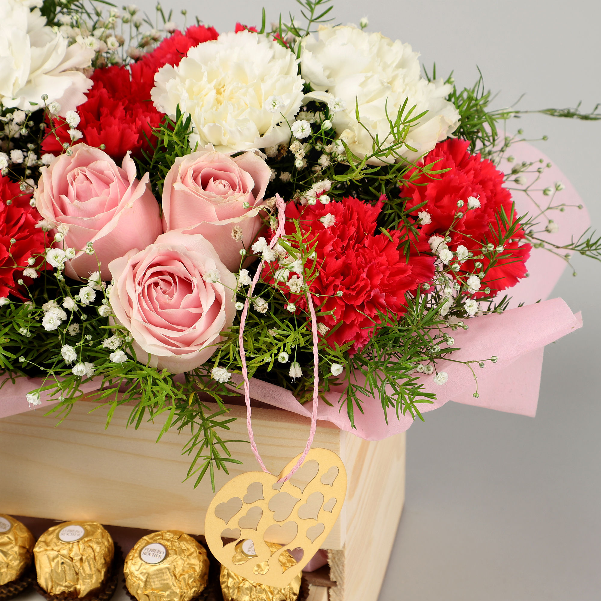 classic-mix-of-roses-carnations-basket_4.jpg