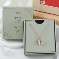 frame-pendant-n-blooming-love_3.jpg