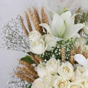 heavenly-white-flowers-arrangement_2.jpg