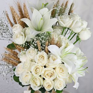 heavenly-white-flowers-arrangement_3.jpg