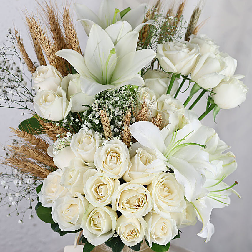 heavenly-white-flowers-arrangement_3.jpg
