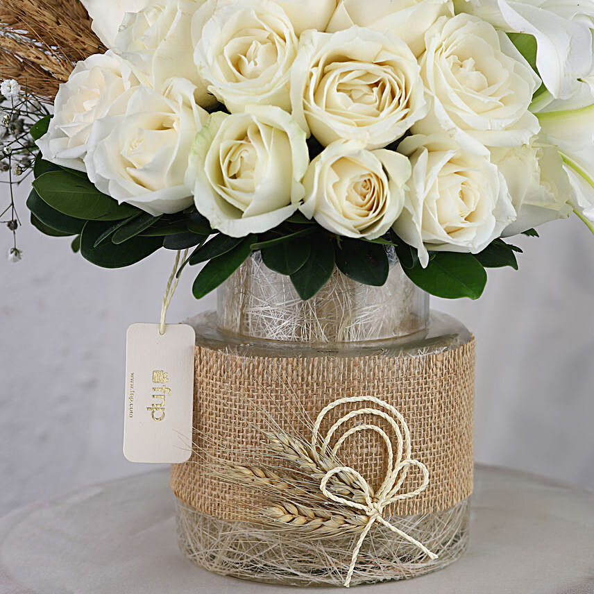 heavenly-white-flowers-arrangement_4.jpg