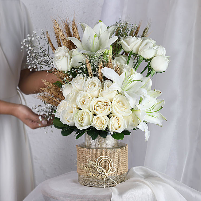 heavenly-white-flowers-arrangement_5.jpg