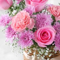 hues-of-nature-carnations-n-roses-basket_3.jpg