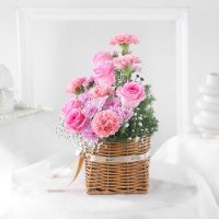 hues-of-nature-carnations-n-roses-basket_4.jpg