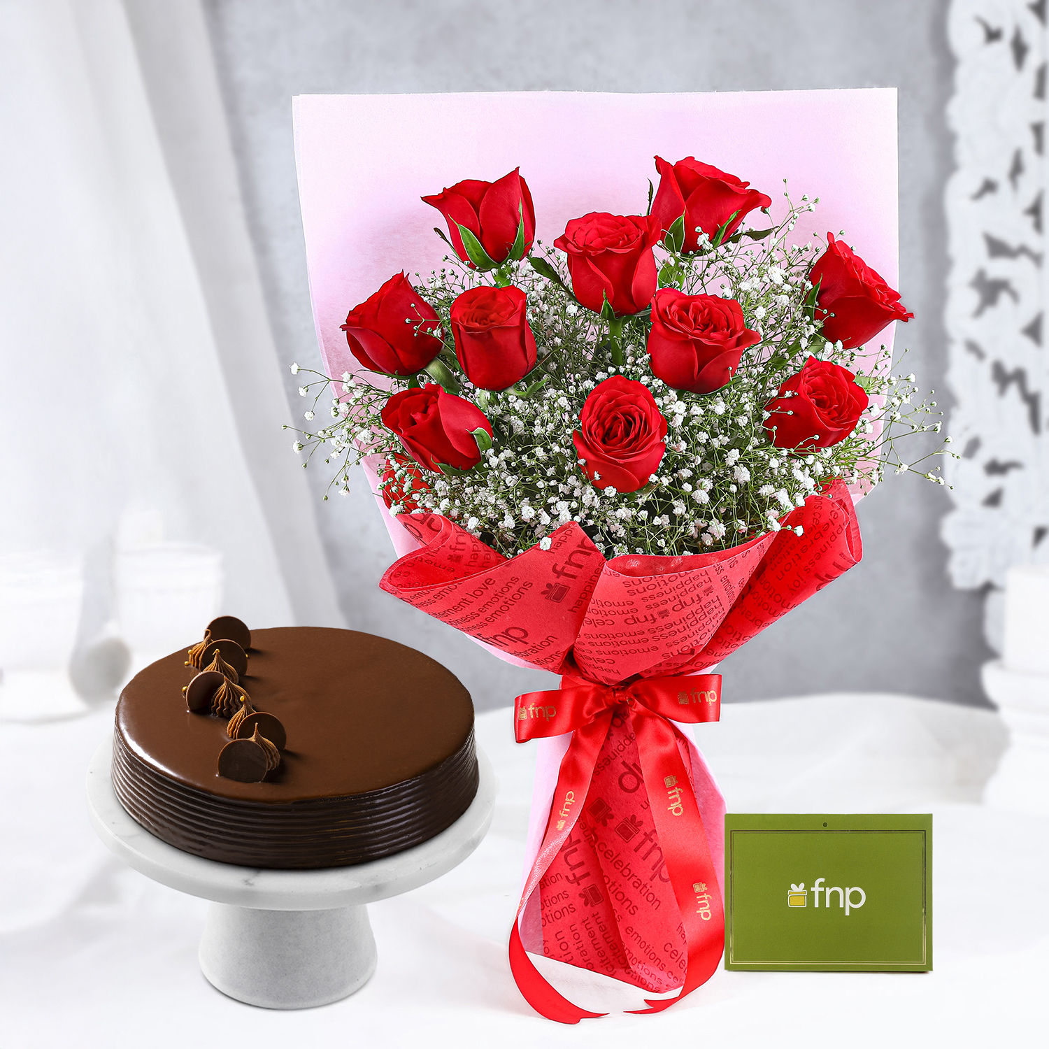 magical-love-red-roses-bouquet-truffle-cake_1.jpg
