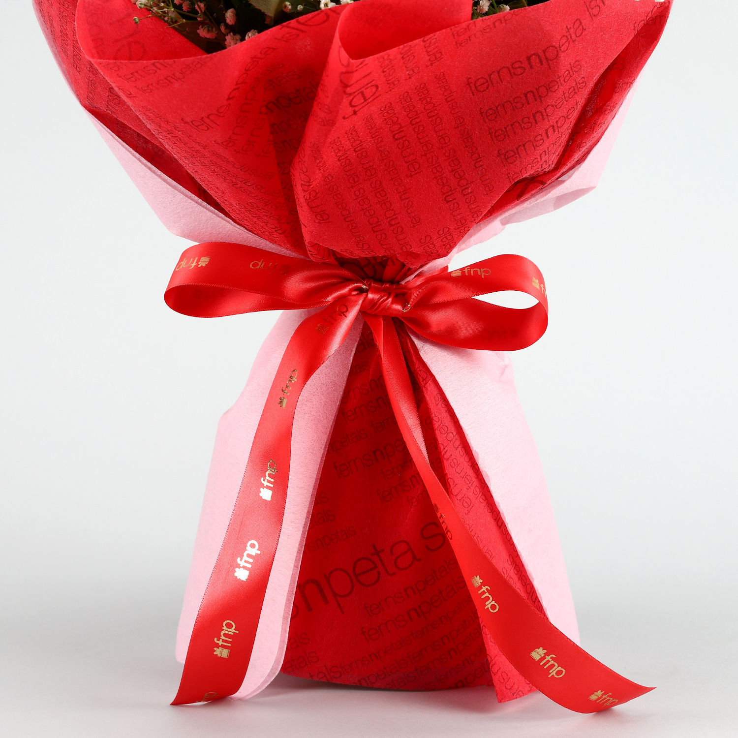 magical-love-red-roses-bouquet-truffle-cake_5.jpg