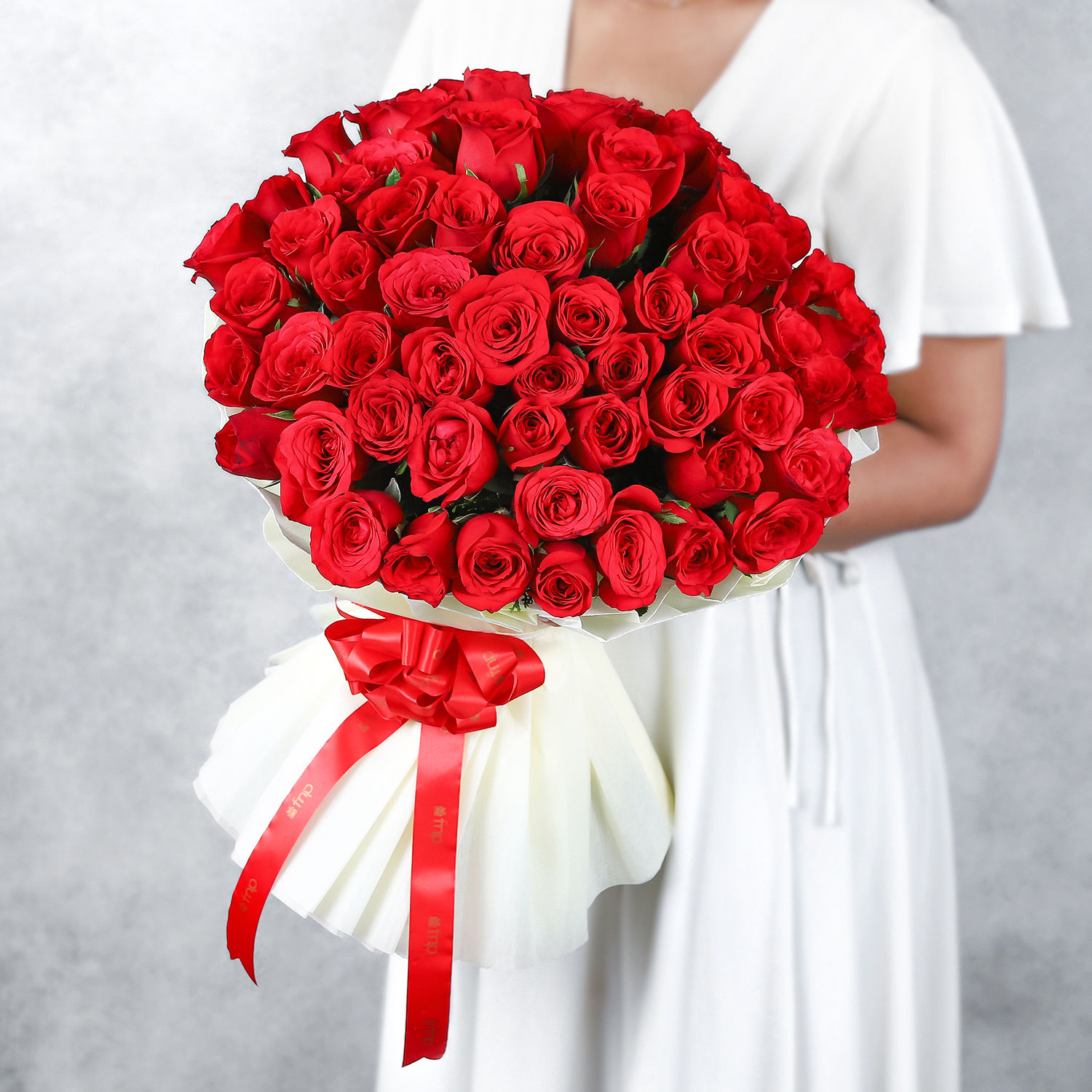 majestic-50-red-roses-bouquet_4.jpg