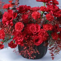 romantic-red-floral-basket-with-live-guitarist-surprise_3.jpg
