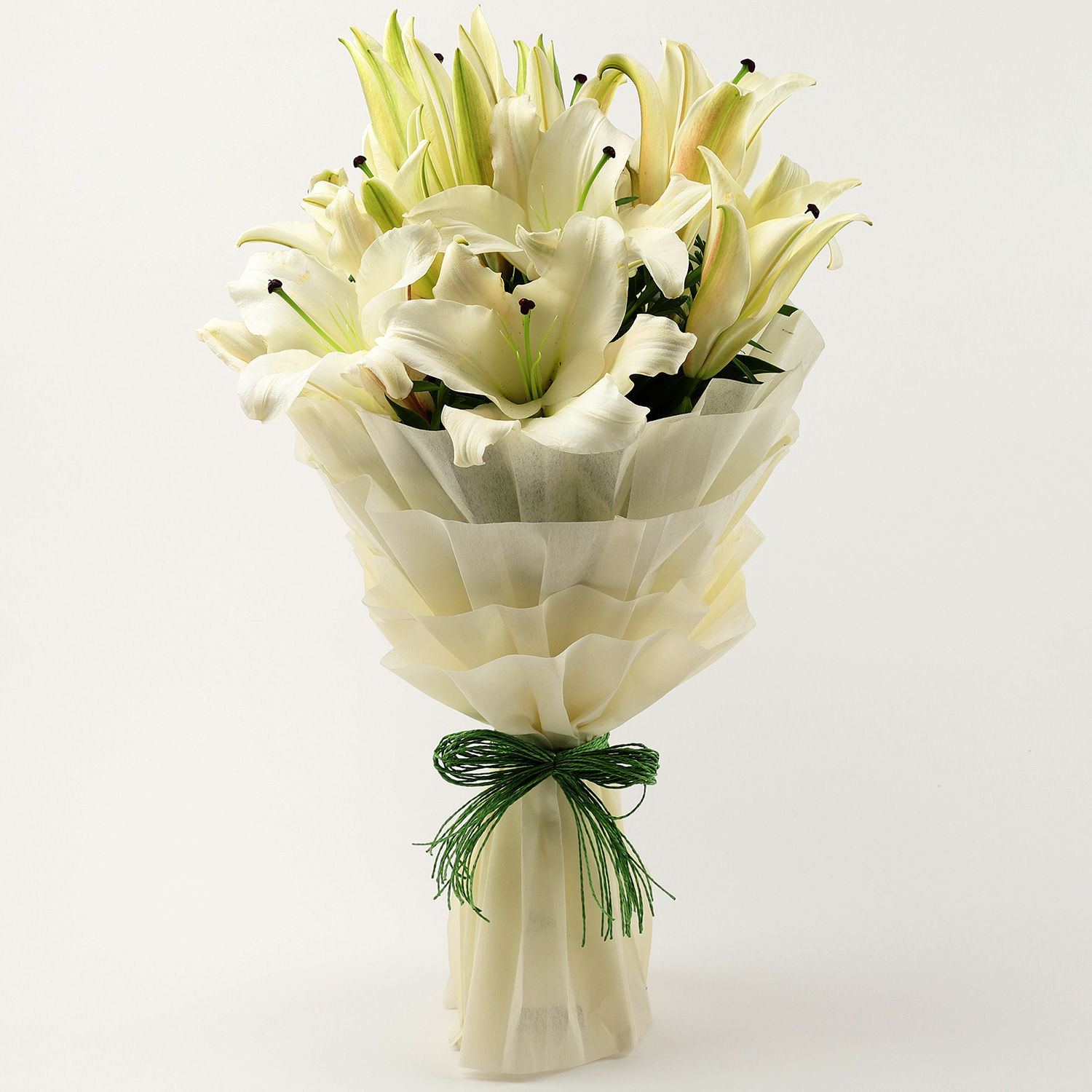 serene-white-oriental-lilies-bouquet_2.jpg
