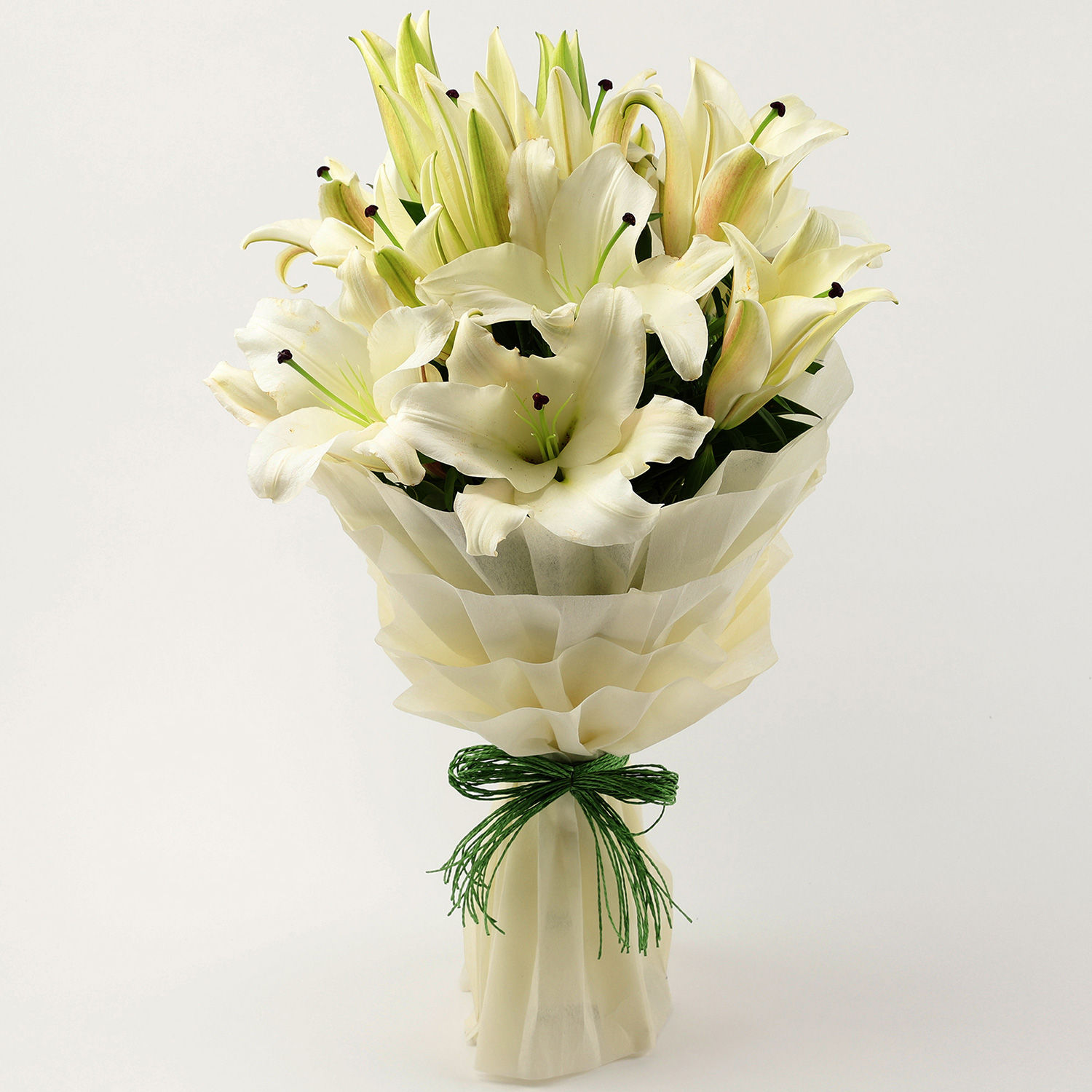 serene-white-oriental-lilies-bouquet_4.jpg