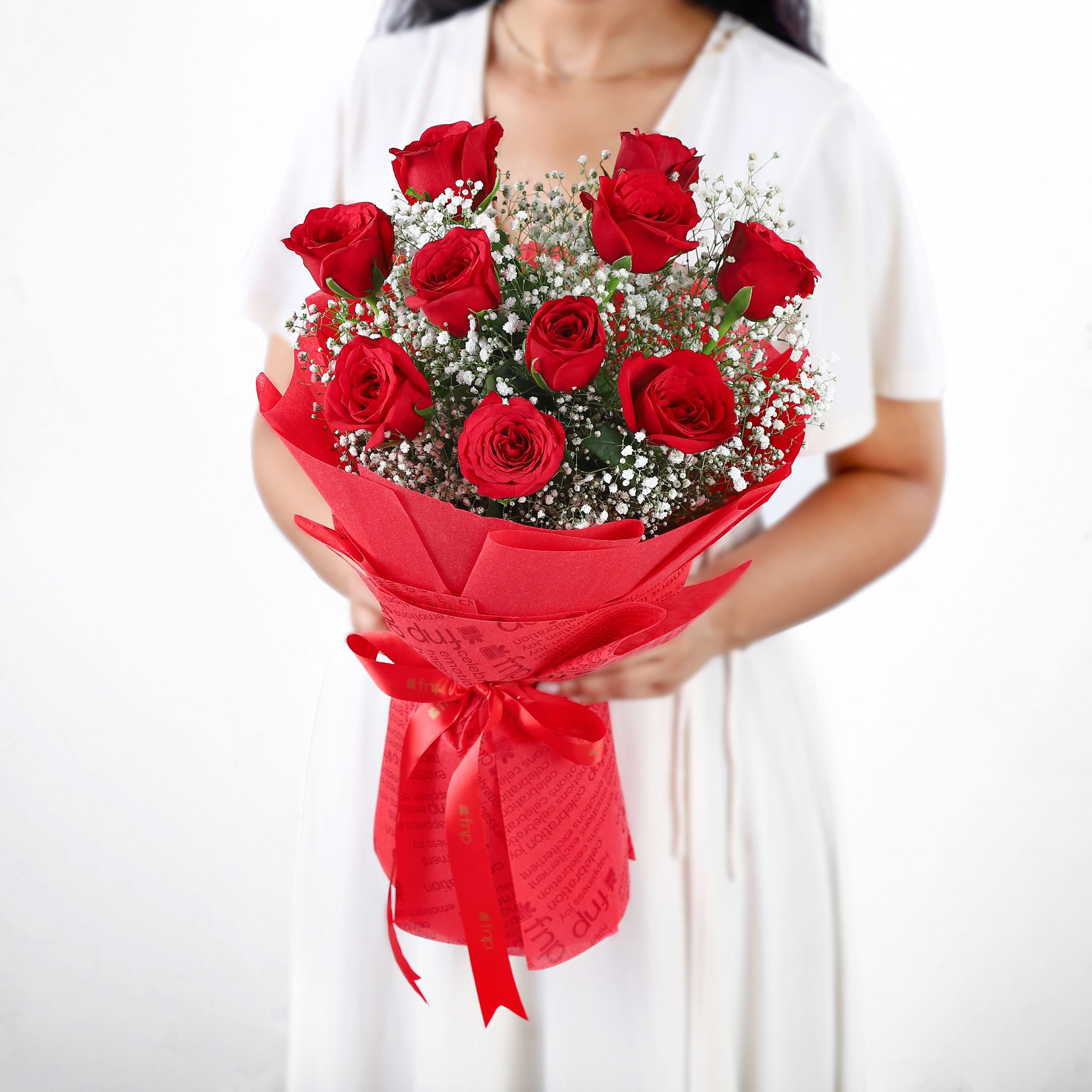 timeless-love-red-roses-bouquet-chocolate-cake_5.jpg