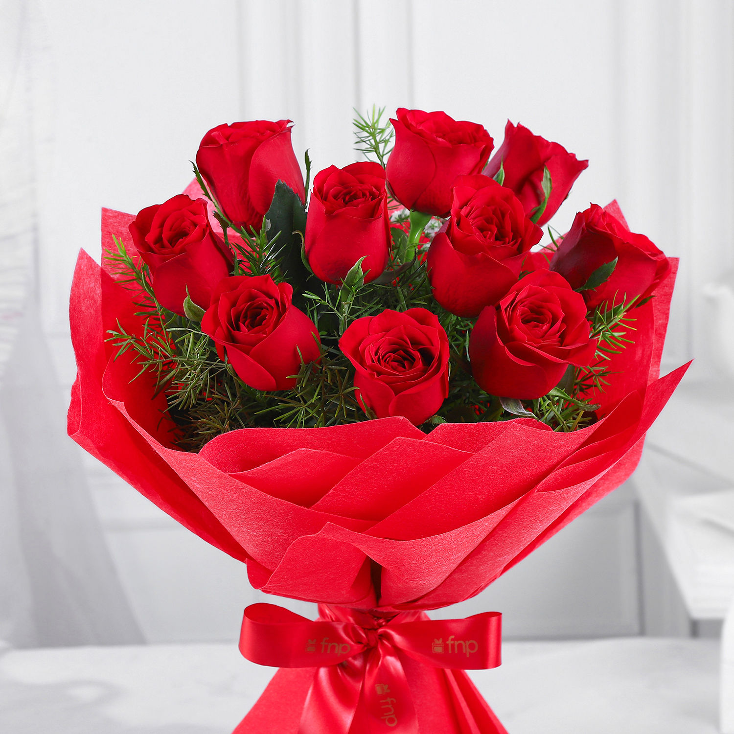 vivid-10-red-roses-bouquet_2.jpg