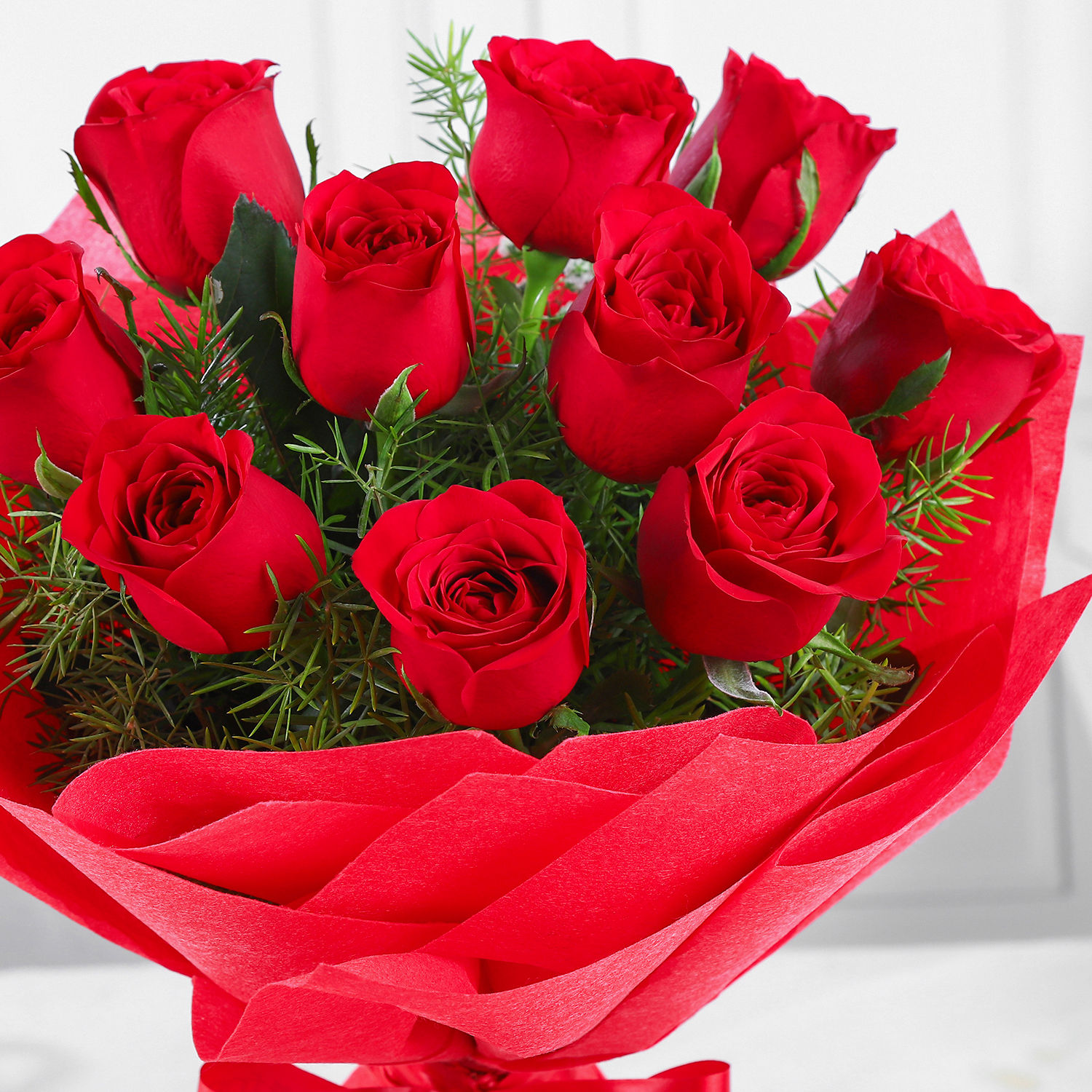 vivid-10-red-roses-bouquet_3.jpg