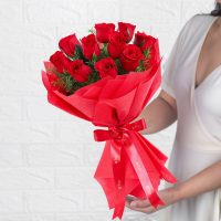 vivid-10-red-roses-bouquet_4.jpg